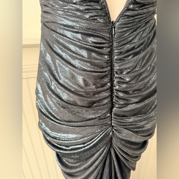 ✨ Tadashi Shoji Metallic Draped Off-Shoulder Gown | NWT | Size S | $500 MSRP ✨ - Picture 4 of 9